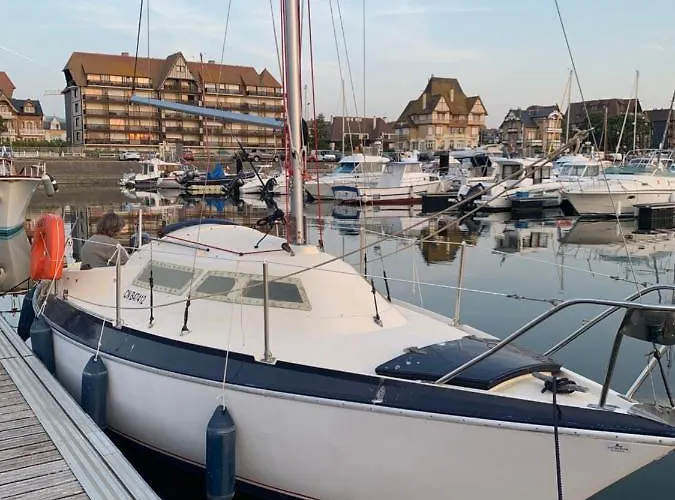 Madi Au Fil De L\'Eau A Deauville