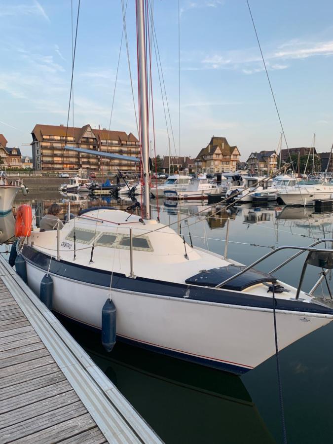 Madi Au Fil De L'eau A Botel *