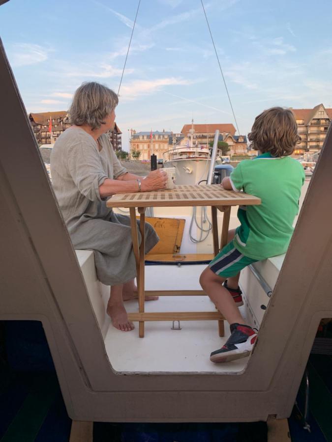 Botel Madi Au Fil De L'eau A Deauville